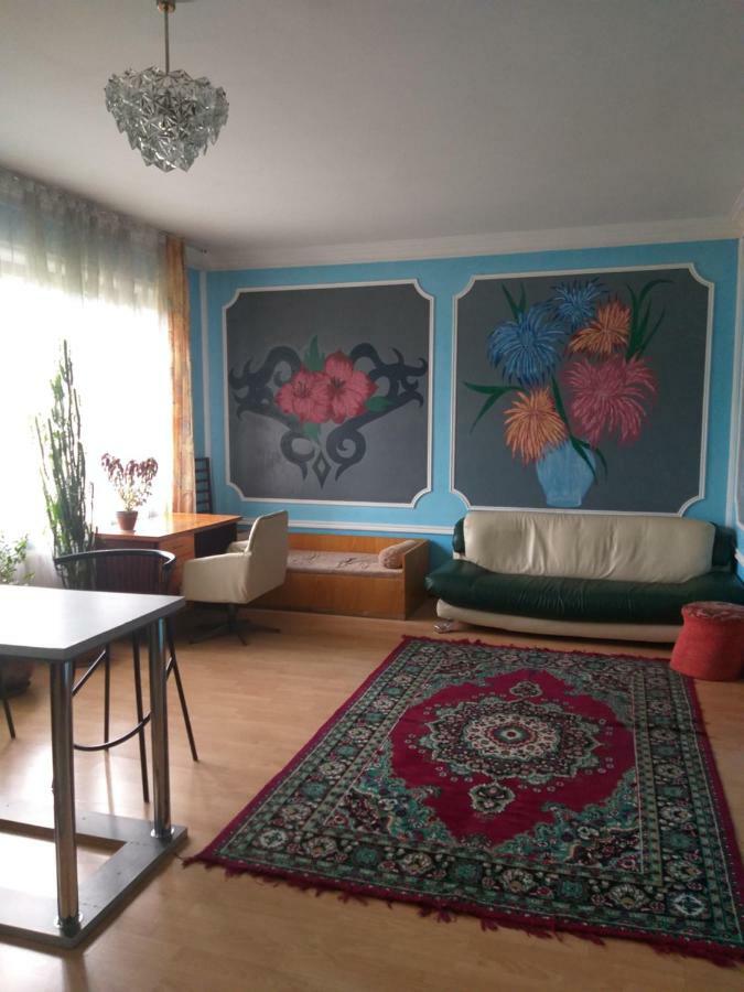 Shymhostle Vandrehjem Shymkent Eksteriør billede